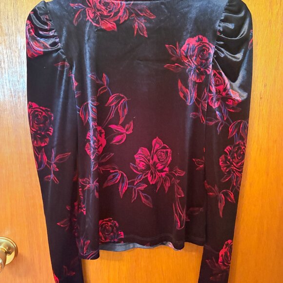 Suzy Shier Velvet Floral Long Sleeve Top – Size Small - Picture 4 of 4